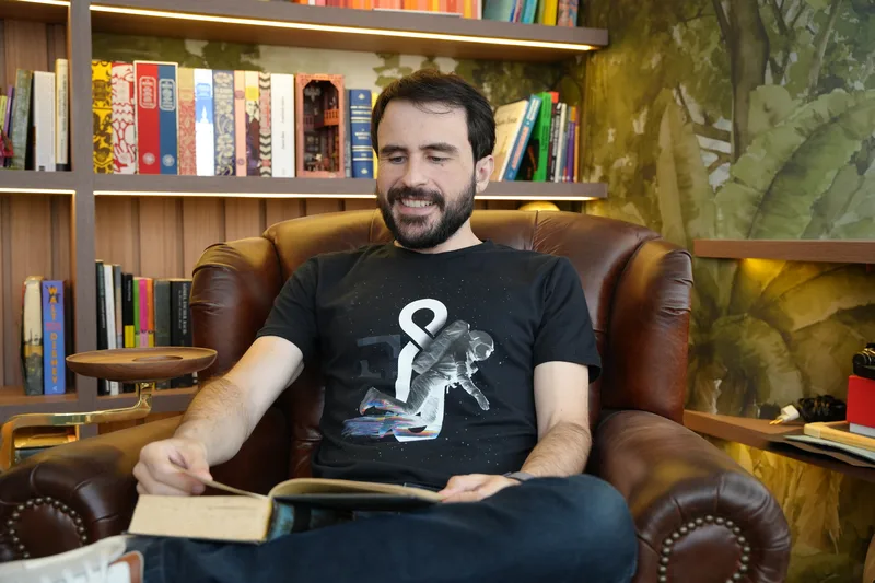 CAMISETA ASTRONAUTA INFINITAMENTE
